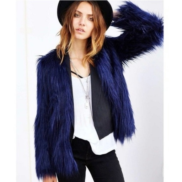 NWOT Ladakh x Urban Outfitters Margot Faux Fur Jacket in Blue - Picture 1 of 15
